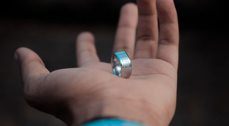 بعد مرور 29 عاما.. يستعيد هدية والده المفقودة