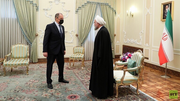 روحاني يؤكد ضرورة تعزيز التعاون الدفاعي والعسكري بين طهران وموسكو