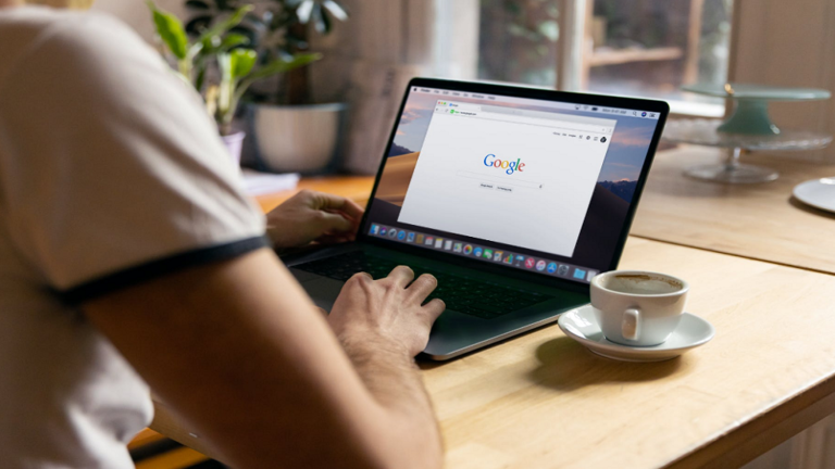  استكشف كيف تغيّر العالم على مدار العقود الماضية مع Google Earth!