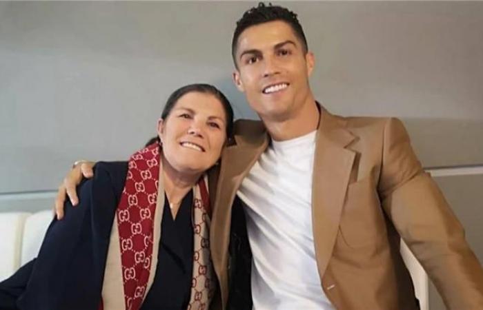 والدة رونالدو: سأحاول إقناعه بالعودة لفريقه الأسبق