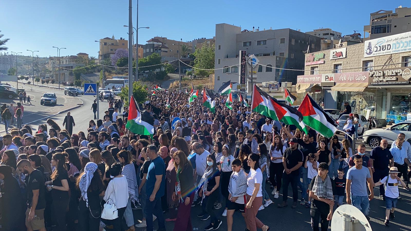  آلالاف شاركوا في اختتام المظاهرة القطرية بمهرجان شعبي