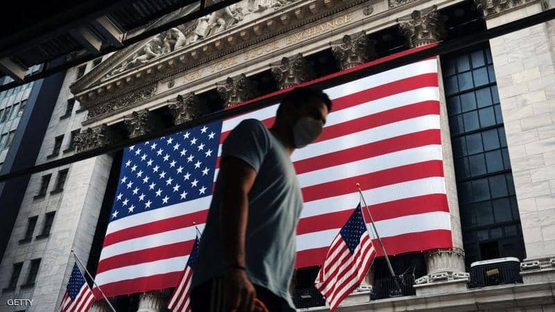 الاقتصاد العالمي.. الدولار يرتفع والذهب يتراجع