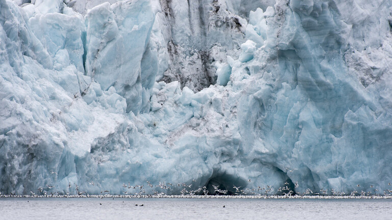 قائد أكبر بعثة استكشافية في القطب الشمالي يحذر من بدء انفجار كارثة لا رجعة فيها