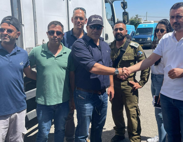 السلطة الفلسطينية تستلم لقاحات الكورونا من اسرائيل