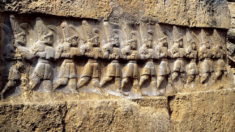 العلماء يكشفون سر تماثيل غامضة عمرها 3200 عام