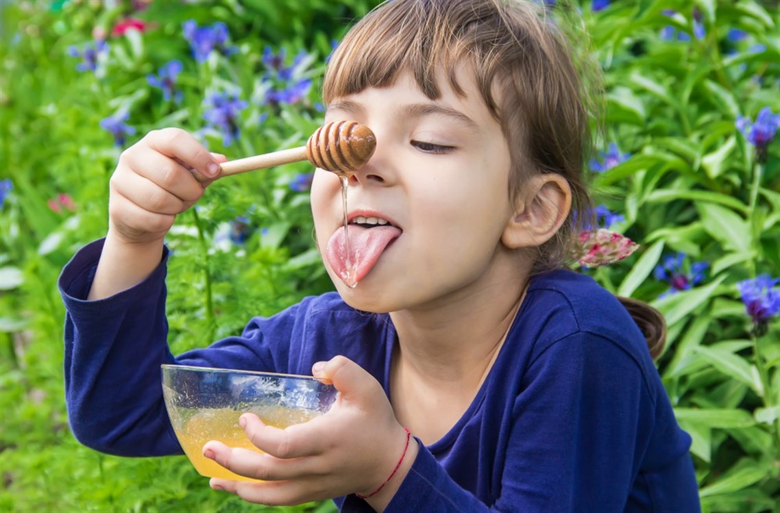 اطفال جبلنا- أبرز فوائد العسل الطبيعي للاطفال