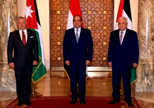  القمة الثلاثية في القاهرة- السيسي لأبو مازن: يجب دعم الموقف الفلسطيني تجاه التسوية السياسية