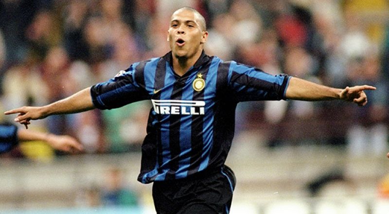 الظاهرة رونالدو: أنا مشجع للانتر، وباعتقادي هم الفريق المفضل للفوز بالسكوديتو