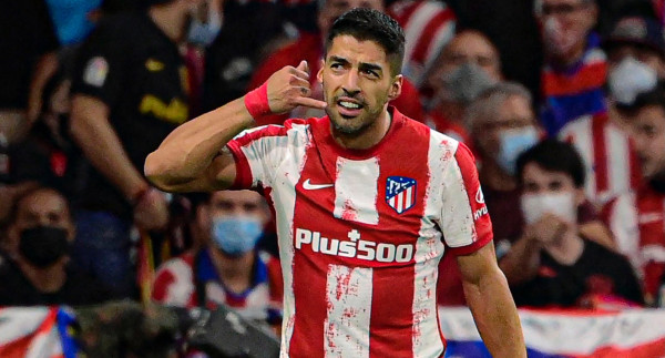 سواريز يكشف السر وراء إشارة الهاتف