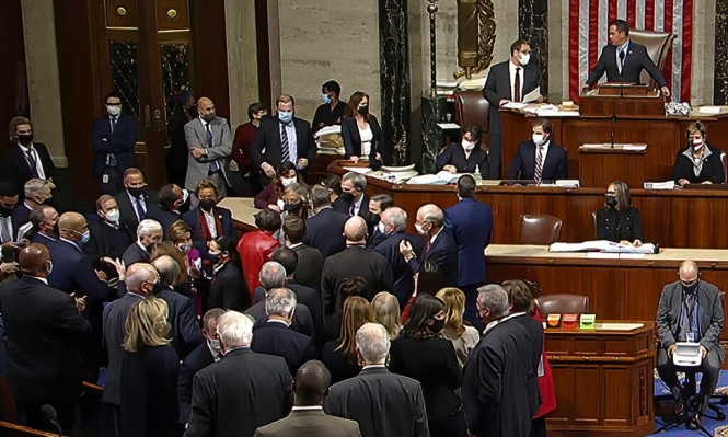 انتصار منقوص لبايدن: الكونغرس يقرّ خطة ضخمة للاستثمار في البنى التحتية