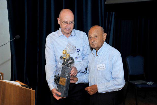 وفاة البروفيسور شاؤول شاشا المدير الميتولوجي السابق للمركز الطبي الجليل عن عمر 82 سنة