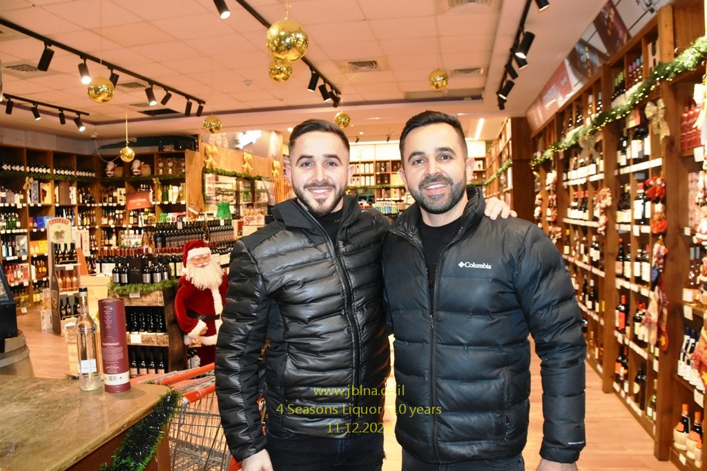 أصدقاء وزبائن 4 Seasons Liquor معليا يحتفلون بعيد المحل العاشر وسط اجواء راقية