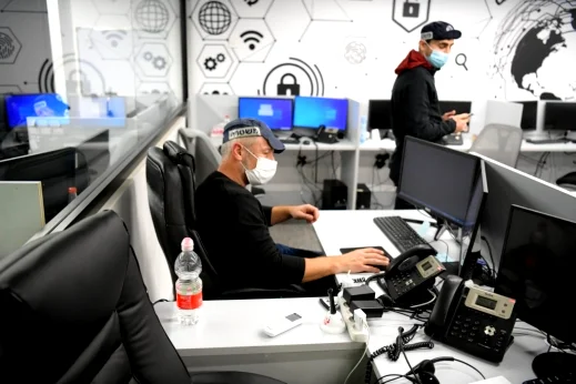 شركات الفوركس: اعتقال 4 مشتبهين عرب بتنفيذ عمليات نصب تحت غطاء مكتب اعلانات في الشمال