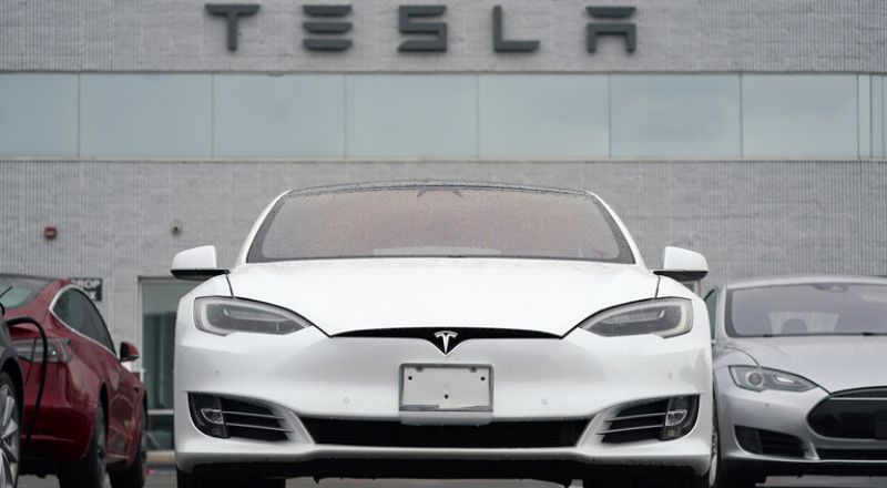 تسلا  تستدعي أكثر من 800 ألف سيارة بسبب خلل في نظام حزام الأمان