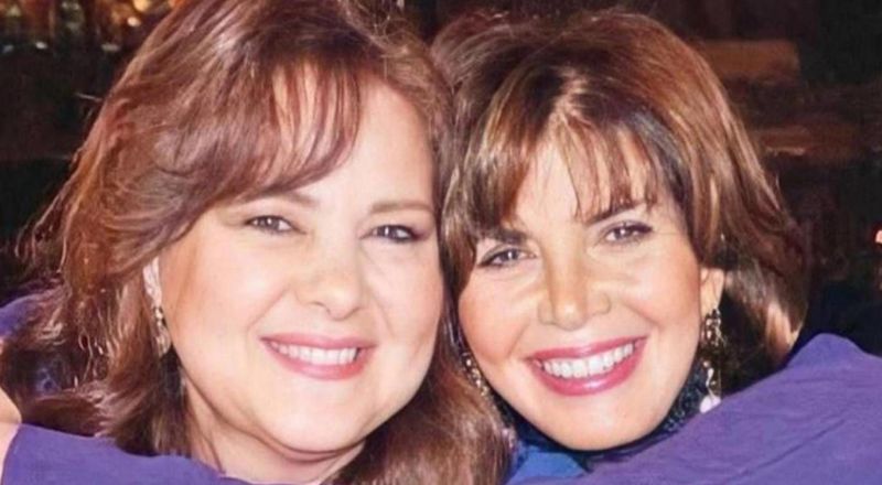 ميرفت أمين تحتفل بيوم الحب مع دلال عبد العزيز