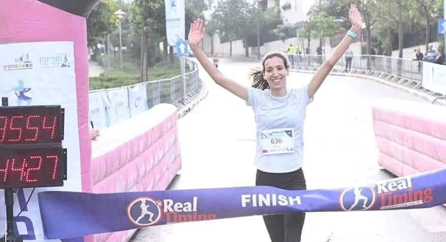 انجاز كبير للعداءة كروان حلبي من دالية الكرمل بتسجيل رقم قياسي اسرائيلي بمسافة 1000م