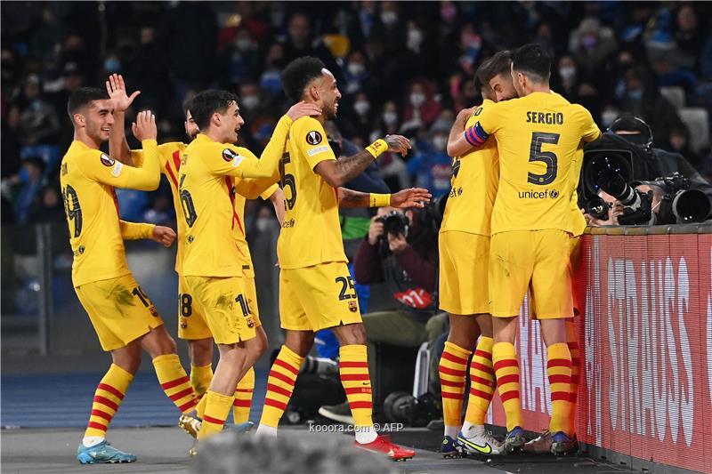  برشلونة يدك شباك نابولي ويواصل رحلته الأوروبية