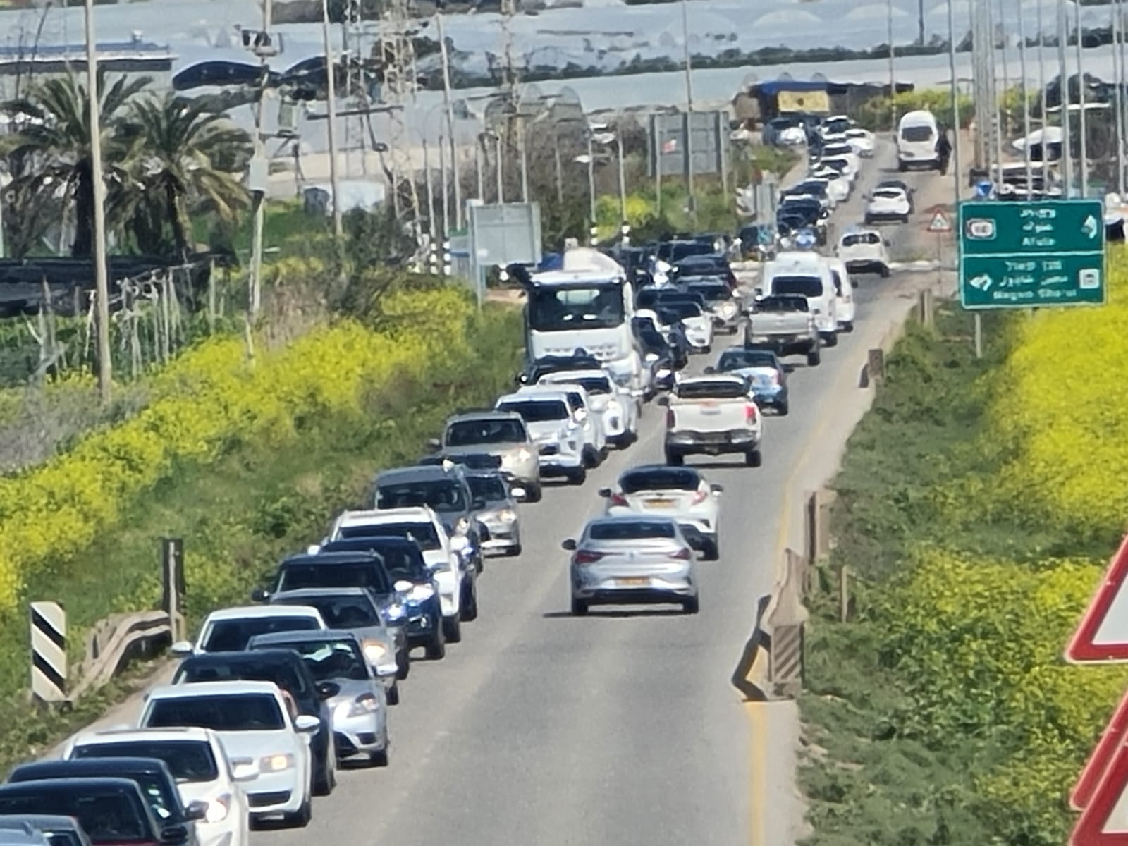 هرباً من غليان الاسعار في البلاد- المئات من الاهالي على معبر - الجلمة- جنين