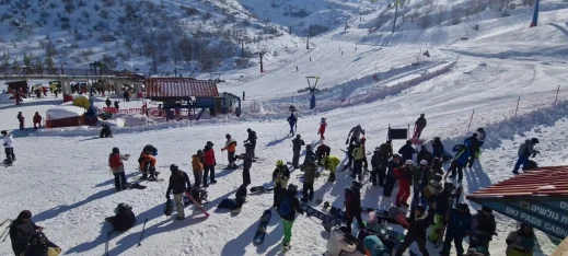 جبل الشيخ يستقبل الزوار وسط أجواء مشمسة