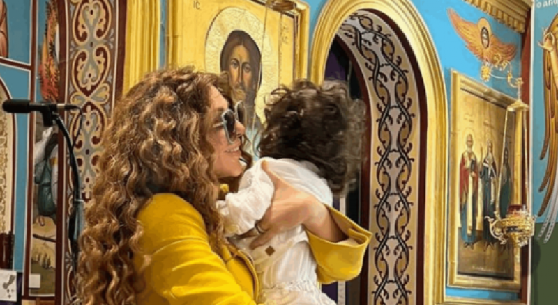 ميريام فارس تحتفل بأحد الشعانين.. وابنها الصغير يأسر القلوب بوسامته وشعره الأجعد 