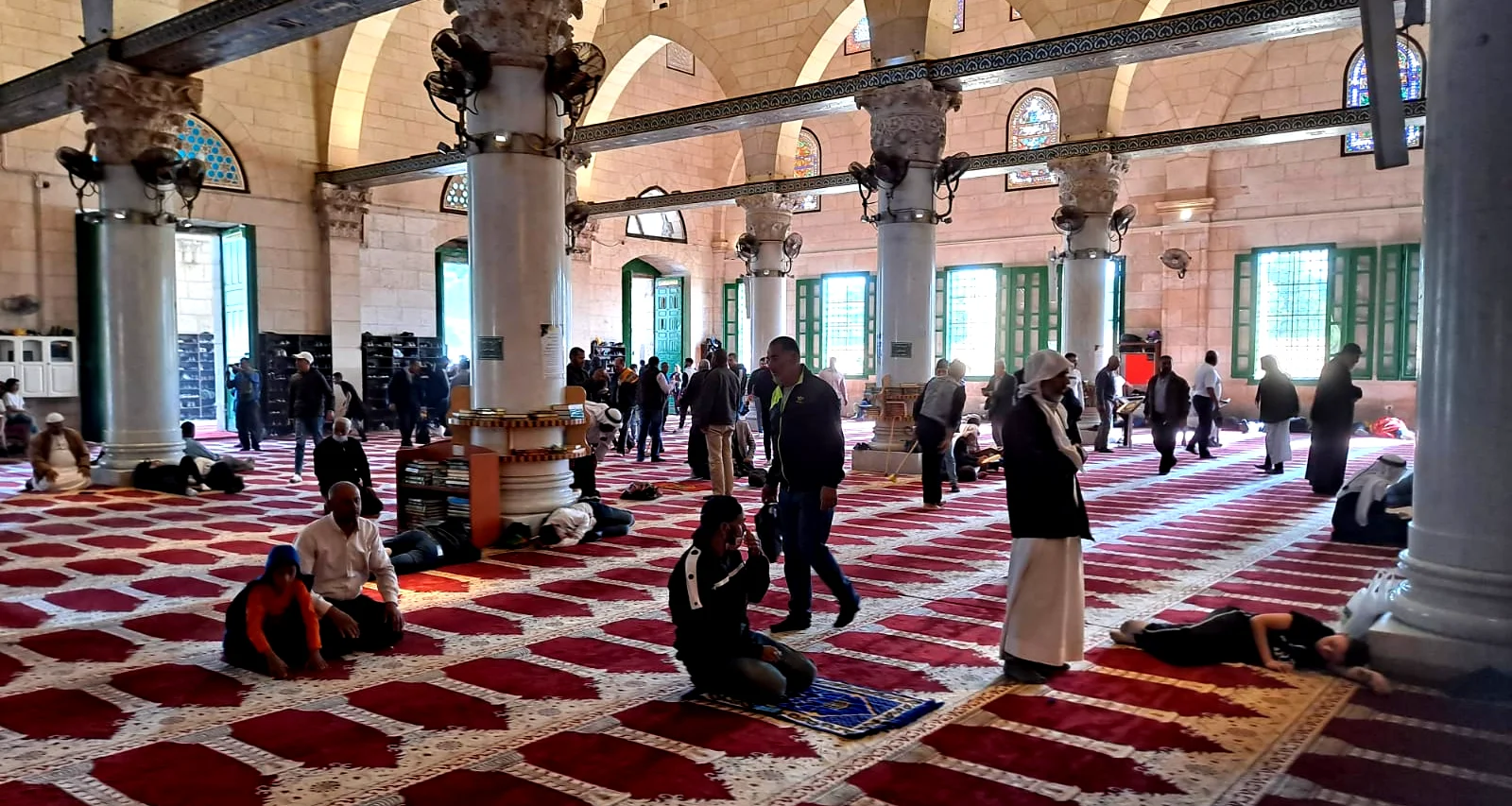 انتهاء المواجهات بين المصلين والقوات الاسرائيلية بعد انسحاب الأخيرة من الأقصى