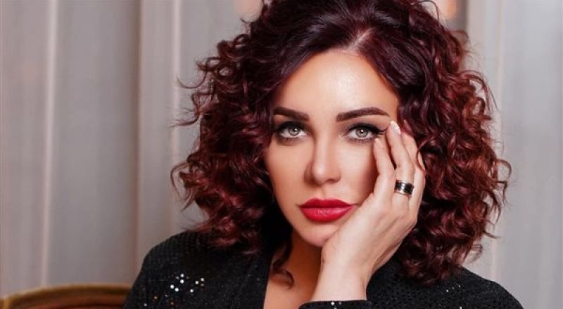 سلاف فواخرجي عن انفصالها: قعدت سنة كاملة كل ما أحط راسي على المخدة أبكي