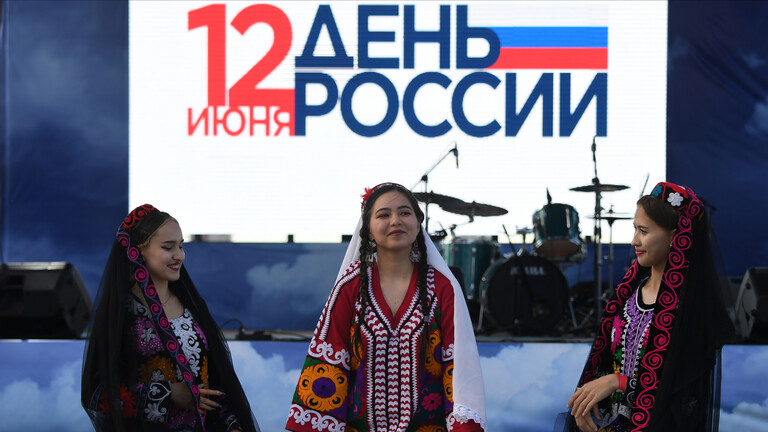 في يوم روسيا.. فعاليات رسمية وشعبية وإطلاق الألعاب النارية