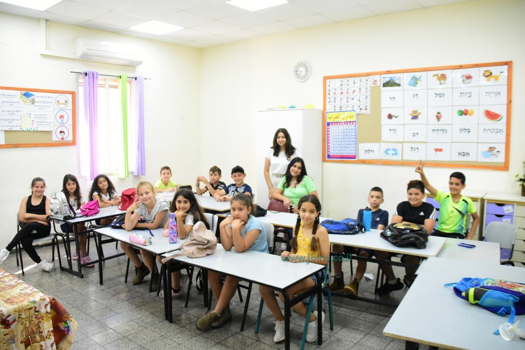 احتجاجات المعلمين مستمرة - بدء الدوام الدراسي في مدارس لواء الشمال عند العاشرة صباحًا