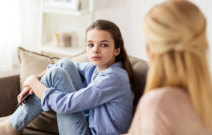 اطفال جبلنا- 6 أسباب تدفع ابنك المراهق لقضاء وقت طويل بمفرده