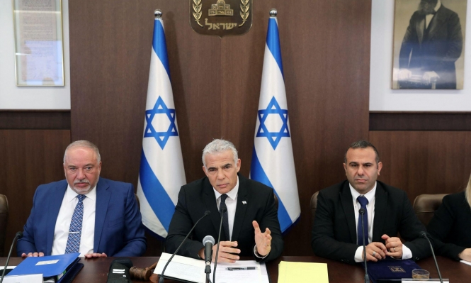 لبيد يهدد فصائل غزة برد سريع وبلا تردد  مقابل أي مقذوف وبالون