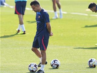 تشافي: ميسي يستحق فرصة ثانية في برشلونة