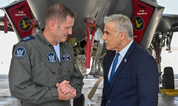 لبيد: إيران ستكتشف يد إسرائيل الطويلة وقدراتها إذا حاولت حيازة نووي