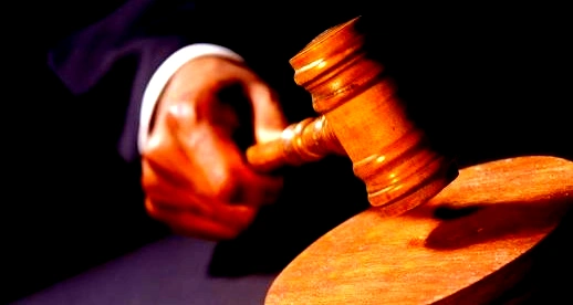 السجن 10 أشهر على شرطي بعد ادانته بارتكاب عمل غير لائق بحق شابة عربية