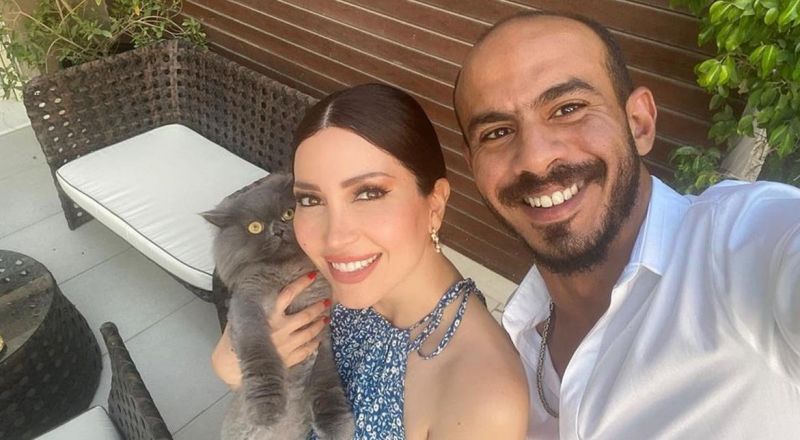 زوج نسرين طافش يهاجم متابعاً وصف زوجته بـ غير المستورة