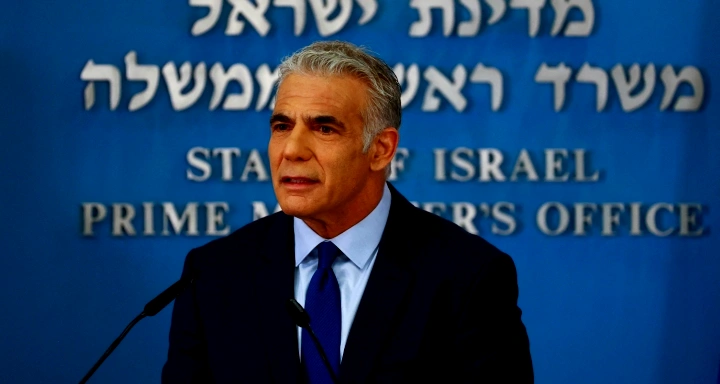 لابيد: إيران دولة إرهابية وعلاقتها مع روسيا تعرض العالم للخطر