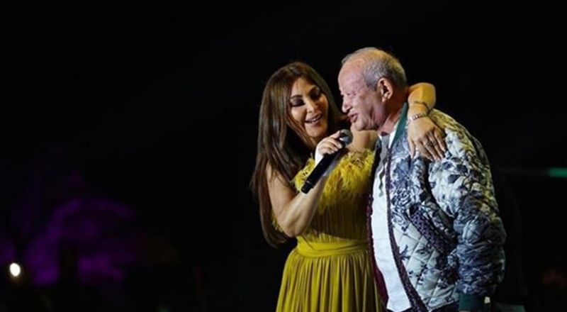 اليسا تظهر بيد مصابة في حفلها في مصر