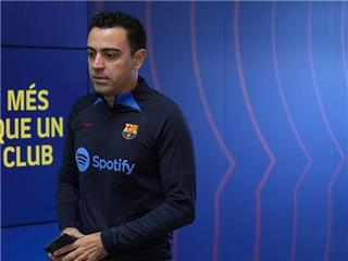 لاعبو برشلونة يفجرون غضب تشافي