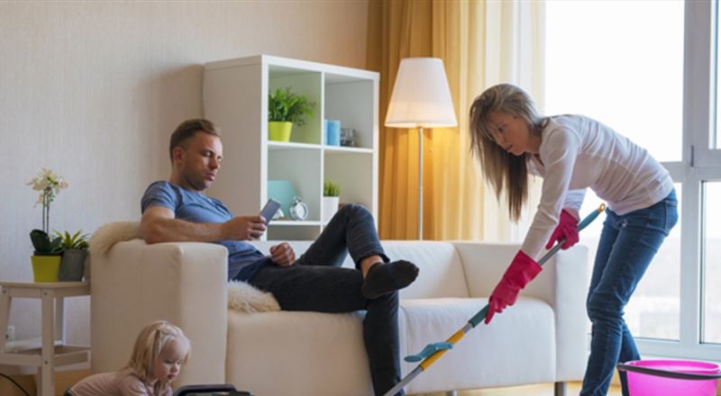 4 نصائح للتعامل مع تباطؤ زوجك في أداء مهام الأسرة