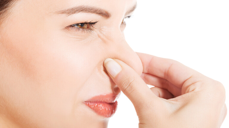 شم رائحة كريهة وهمية قد يكون عارضا لحالة طارئة مهددة للحياة