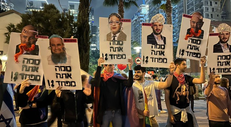 انطلاق الإحتجاج الرئيسي في تل ابيب: تحميل الحكومة مسؤولية عملية أمس