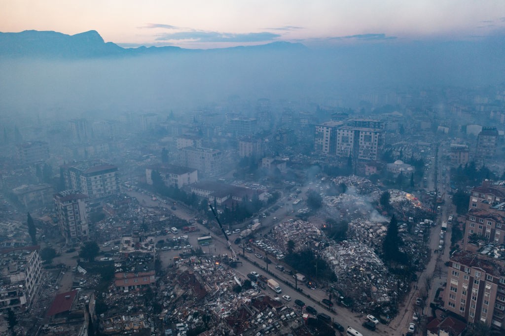 حتلنة- زلزال تركيا وسوريا: حصيلة الضحايا تتجاوز الـ 16 ألف قتيل
