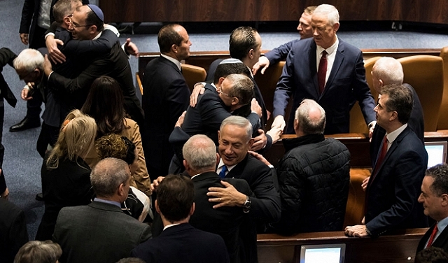 بدعم المعارضة والائتلاف- الكنسيت تصادق على قانون سحب هوية منفذي العمليات وترحيلهم للضفة