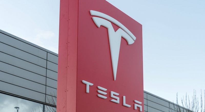 مساهمو شركة تسلا يرفعون دعوى جماعية ضد الشركة ومؤسسها!