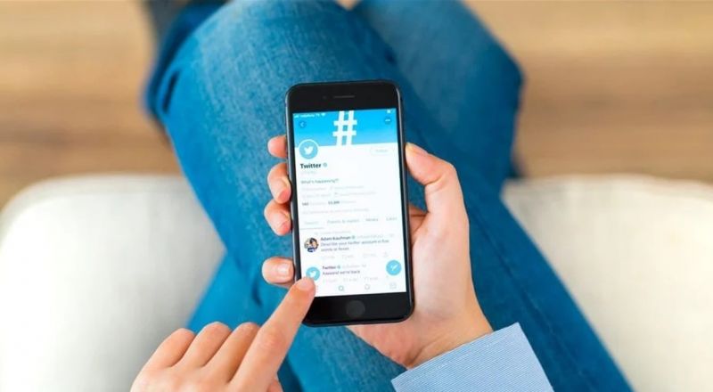 تويتر يُعيد العلامة الزرقاء لمستخدمين أصبحوا في العالم الآخر