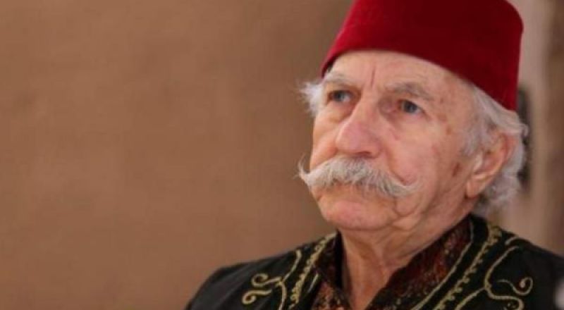 كيف رد حسام تحسين بك على شائعة وفاته؟