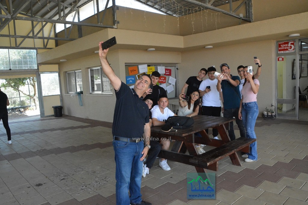 صور وفيديو -افتح قلبك- يوم قمة لطبقة العواشر في نوتردام الثانوية