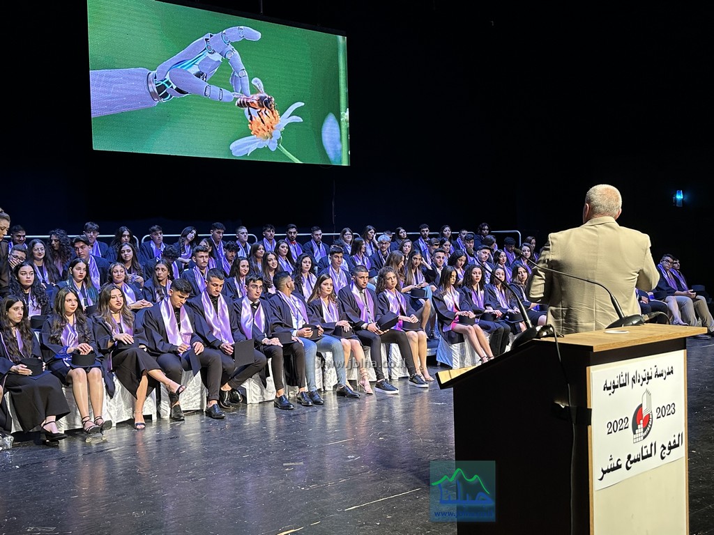نوتردام الثانوية تُخرج فوجها ال 19 بأجواء لامعة ومُشرفة- صور وفيديو