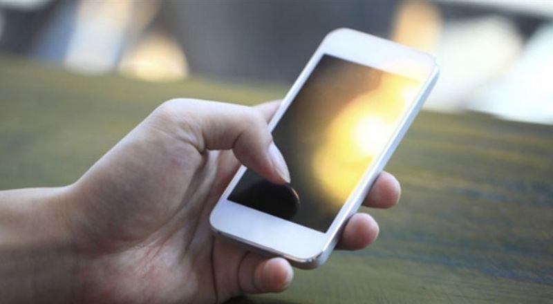 نصائح ذهبية.. هكذا تحمي هاتفك من السخونة خلال الصيف