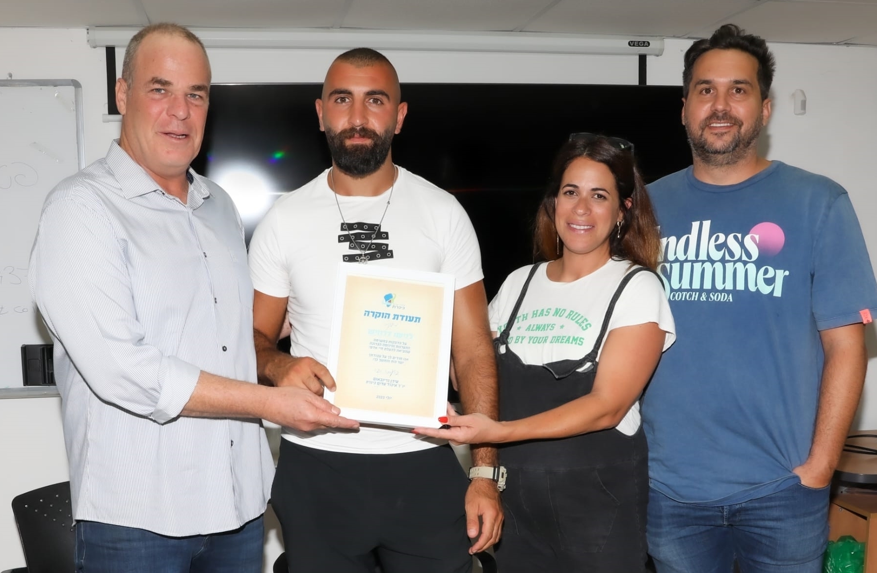 شهادة تقدير للملاك المخلص – نيشو درويش على انقاذ حياة أربعة أرواح بعدما غرقت سفينتهم