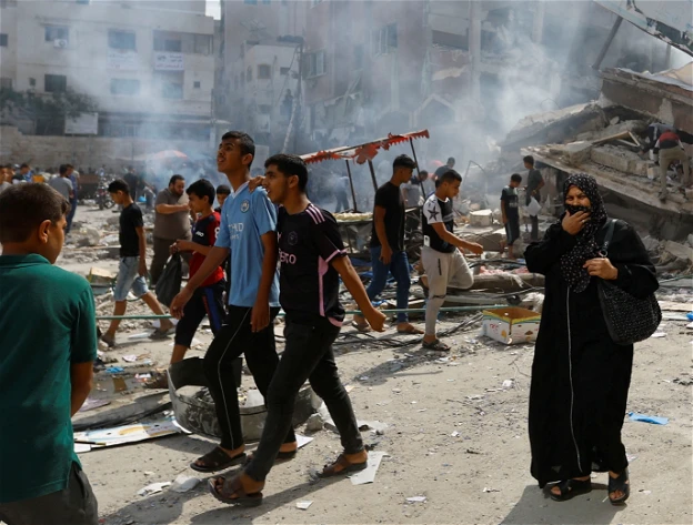 استمرار القصف على غزّة ووزارة الصّحة في القطاع تعلن عن ارتفاع عدد الضحايا إلى 900 وفي اسرائيل اكثر من 1200